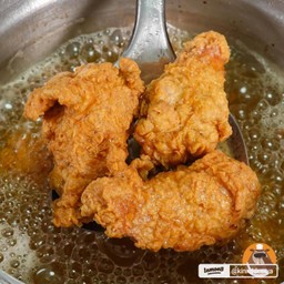 ปีกไก่ทอดวิ๊งแซ่บ 3 ชิ้น
