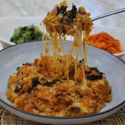 ข้าวผัดชีส (หมู) (Cheese fried rice with pork)