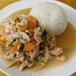 ข้าวราด - ผัดเม็ดมะม่วงน้ำมันหอย