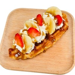 ครอฟเฟิลวิปครีมสดสตรอกล้วยราดคาราเมล