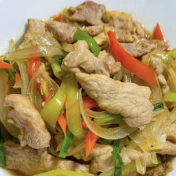 ผัดพริกอ่อนหมู  (กับข้าว)