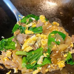ผัดซีอิ๊วหมูเส้นใหญ่