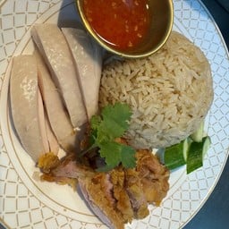 ข้าวมันไก่ต้ม+ทอด (หน้าร้าน70บาท)