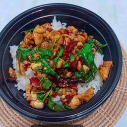 กระเพราไก่คั่วพริกแห้ง