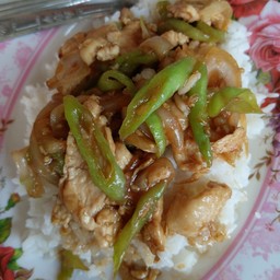 ผัดพริกอ่อนราดข้าว