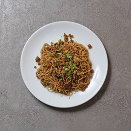 บะหมี่ผัดหมูสับ ซอสเต้าซี่