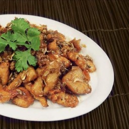 ผัดไก่กระเทียม  (กับข้าว)