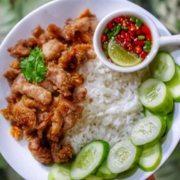 ข้าวราดผัดกระเทียม(ไม่รวมไข่)เนื้อสัตว์เลือกด้านในเมนูนะคะ