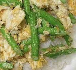 ข้าวถั่วฝักยาวผัดไข่