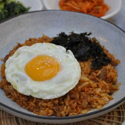 ข้าวผัดกิมจิ (กุ้ง) (Kimchi fried rice with shrimp)