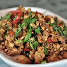 กะเพราหมูสับ  (กับข้าว)