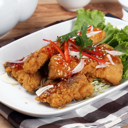เนื้อปลาทอดราดซอสสไตล์ไทย