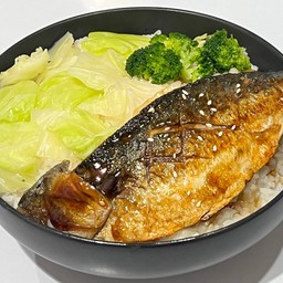 ข้าวหน้าปลาซาบะย่างซีอิ๊ว (Grilled Saba Teriyaki Rice)