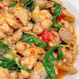 กะเพราไก่  (กับข้าว)