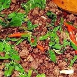 กะเพราเนื้อสับ  (กับข้าว)