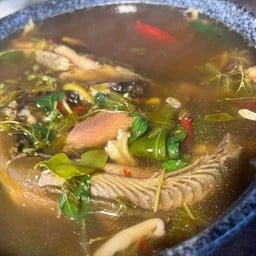 ต้มส้มปลาไหลใส่ใบมะขามอ่อน