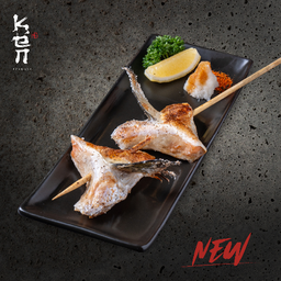 คางแซลมอนย่างเกลือ