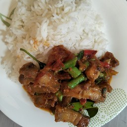 พริกแกงหมุกรอบใส่ถั่ว