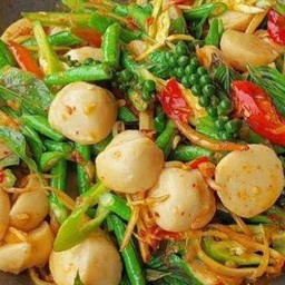 ข้าว+ผัดฉ่าลูกชิ้นปลา