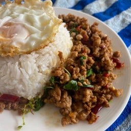 กระเพราในบ้าน by น่านเจ้า