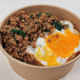 กะเพราหมูสับพริกแห้งโบราณ