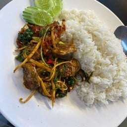 ครัวอาหารป่าลาดสวาย ตลาดกลางลาดสวายโต้รุ่ง