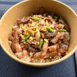 หมูทอดทองคำพริกสด ตลาดท่าอิฐ