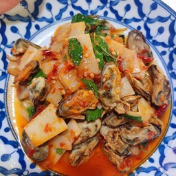 กะเพราหอยแมลงภู่หน่อไม้ดอง