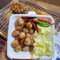 ไส้กรอกอีสานหน้าปากซอยชยาทิพย์