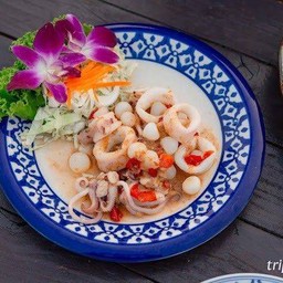 ปลาหมึกผัดกระเทียมโทน