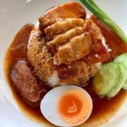 ครัวแม่หยง ข้าวหมูกรอบ ตามสั่ง กะเพราหมูกรอบ  บะหมี่เกี๊ยวต้มยำ เศรษฐกิจซิตี้