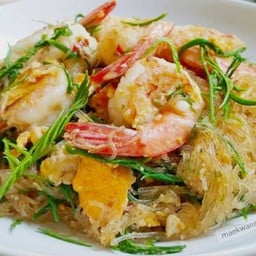 ผัดวุ้นเส้นชะอมกุ้งสด