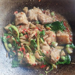 ผัดเผ็ดปลาบึก