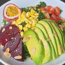 Avocado + Kale + Beetroot Salad อะโวคาโด้ + เคล + บีทรูท สลัด