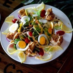 สลัดปลาทอด