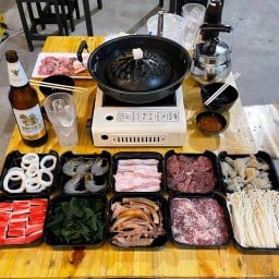 แก้วตาหมูกระทะ ตลาดนาดี้