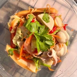 นัวร์ยำ-น้ำชาผลไม้