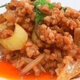 ผัดพริกเผาไก่สับราดข้าว