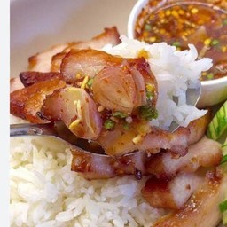 ข้าวคอหมูย่างน้ำจิ้มแจ่ว