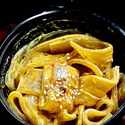 เส้นมันเทศใหญ่ 200 กรัมคลุกซอสงาหมาล่า