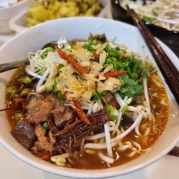 ลองไหม ขนมจีนน้ำเงี้ยว
