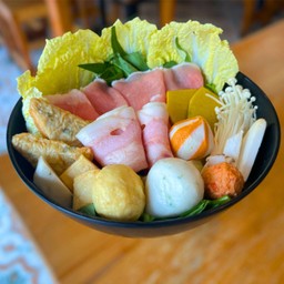 ชาบูหมูสู้กับเบคอน