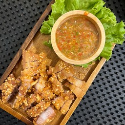 หมูสามชั้นทอดน้ำปลา