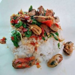ข้าวกะเพราหอยแมลงภู่
