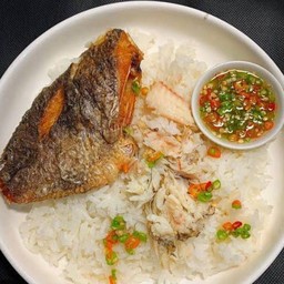 ข้าวปลานิลทอดจิ้มเเจ่ว