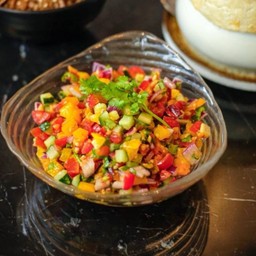 สลัดคิบบูทซ์แบบไทย