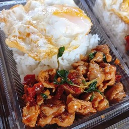 ข้าวกระเพราไก่ไข่ดาว