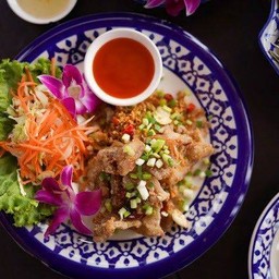 สามชั้นคั่วพริกเกลือ