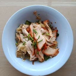 หมี่เกี๊ยวหมูแดง