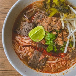 ขนมจีนน้ำเงี้ยว